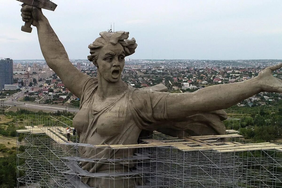 Фото статуй родины. Архитектор родина мать волгоград. Вучетич родина мать зовет. Памятник родина мать в волгограде. Фото статуй родины.