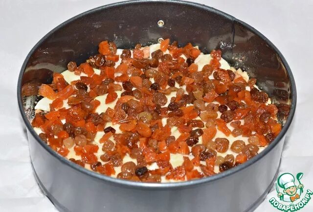 Восточный пирог с курагой и сгущенка. Восточный пирог с курагой орехами и изюмом. восточный пирог с курагой орехами и изюмом сгущенкой. пирог восточная сладость с курагой изюмом. пирог восточная сказка.