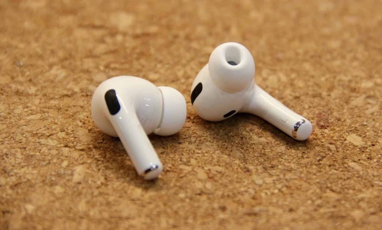 Airpods года выпуска