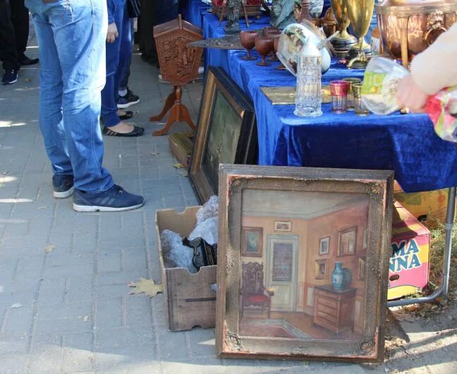 Барахолка в интернете. Вещи забытые в Ярославле. Жена Винниамина Смеховп покупает старые вещи на блошиных рынках.