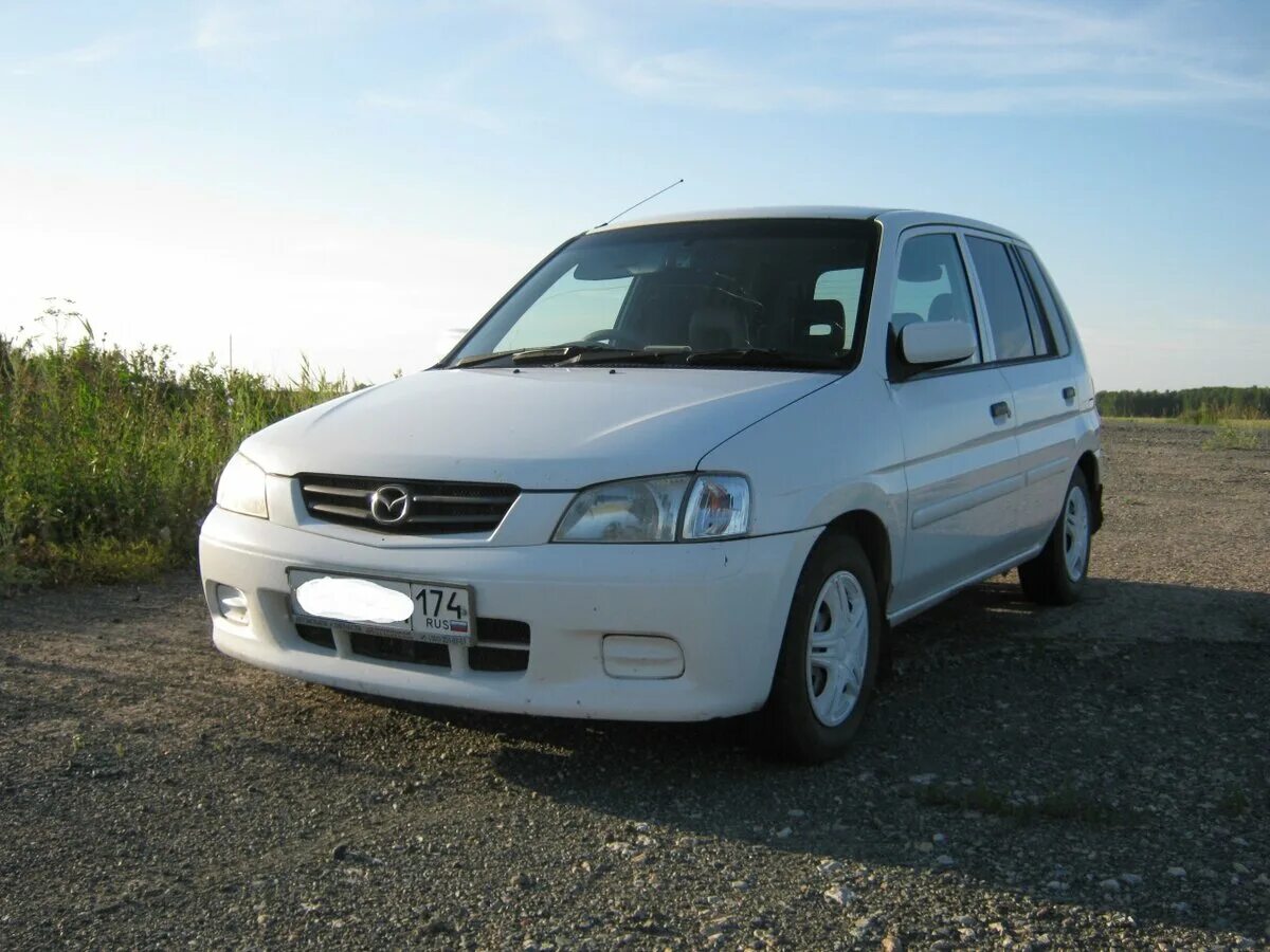 Мазда демио 2000 купить. Мазда Демио 2000. Mazda Demio 2000 1.5. Мазда Демио 2000 серая. Мазда Демио 2000 микроавтобус.