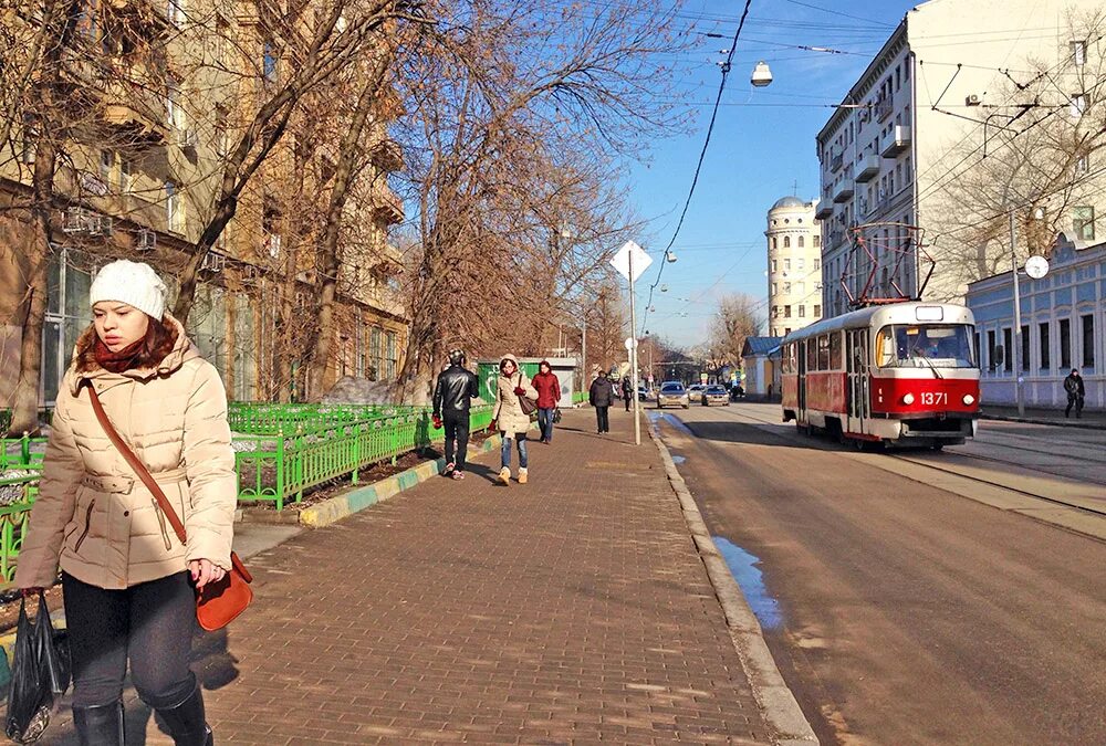 Москва в конце апреля. Апрель на улице. Апрель в городе. Весенняя Москва. Погода на улице в видном