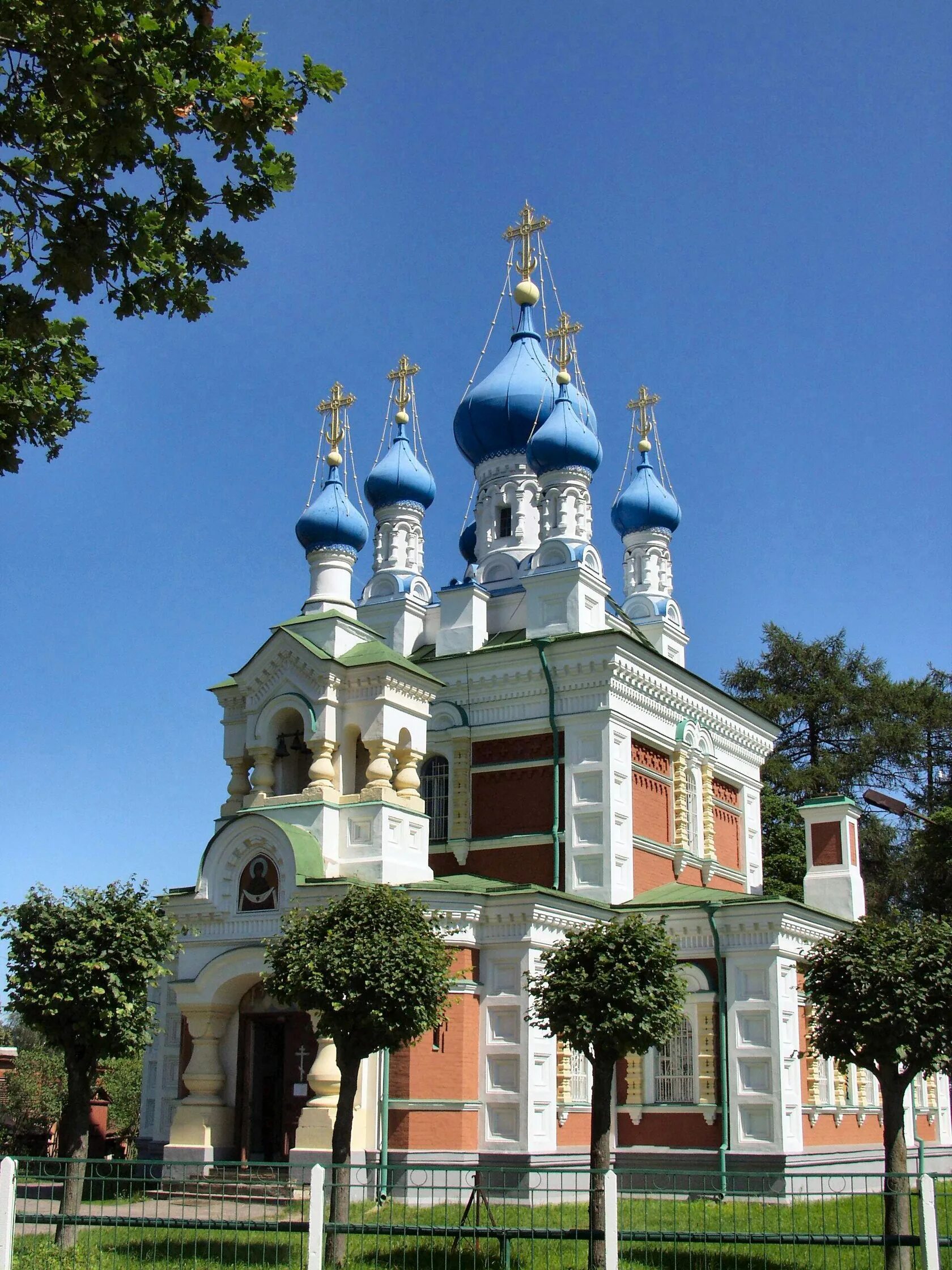 Церкви ленинградской области фото. Церковь Покрова Пресвятой Богородицы-Мариенбург-Гатчина. Церковь Покрова Пресвятой Богородицы (Гатчина). Церковь Мариенбург Гатчина. Мариенбург Церковь Покрова Пресвятой Богородицы.