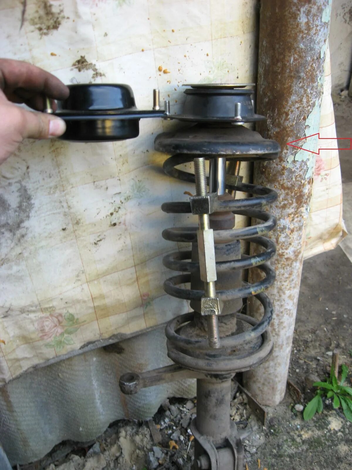 Крепление задней стойки ваз 2115. Стойка ваз 2115. Опора пружины ваз 2115. Как поменять стойки на 2115. Стойка передняя 2115.