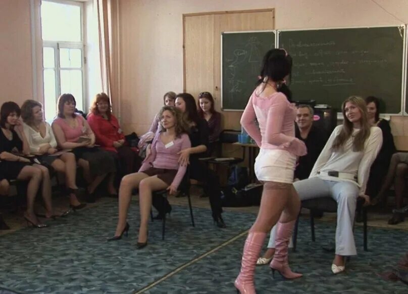 стрип пластика в школе. соблазнение в школе. школьники переспали в школе. учительницы соблазняющие школьников. соблазнение в школе.