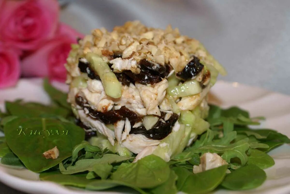 Салат нежность с курицей грецким орехом. Салат нежность с курицей грецким орехом. Салат нежность с курицей грецким орехом. Салат с черносливом и курицей и грецкими орехами и огурцом. Салат нежный с ананасом.