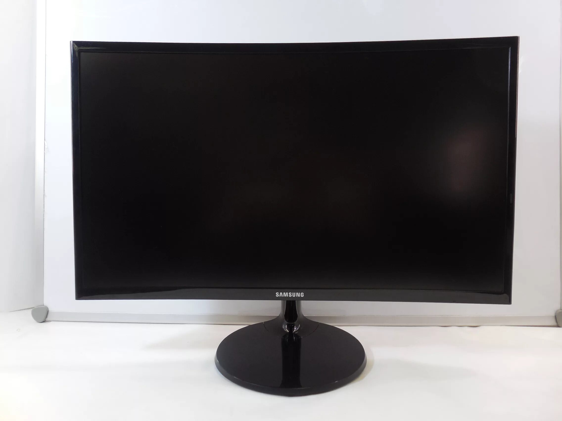 Samsung 24 va. Монитор 23.5" Samsung c24f390fhi. Монитор Samsung c24f390. Samsung c24f390fhi 23.5. Монитор Samsung c24f390f 24.