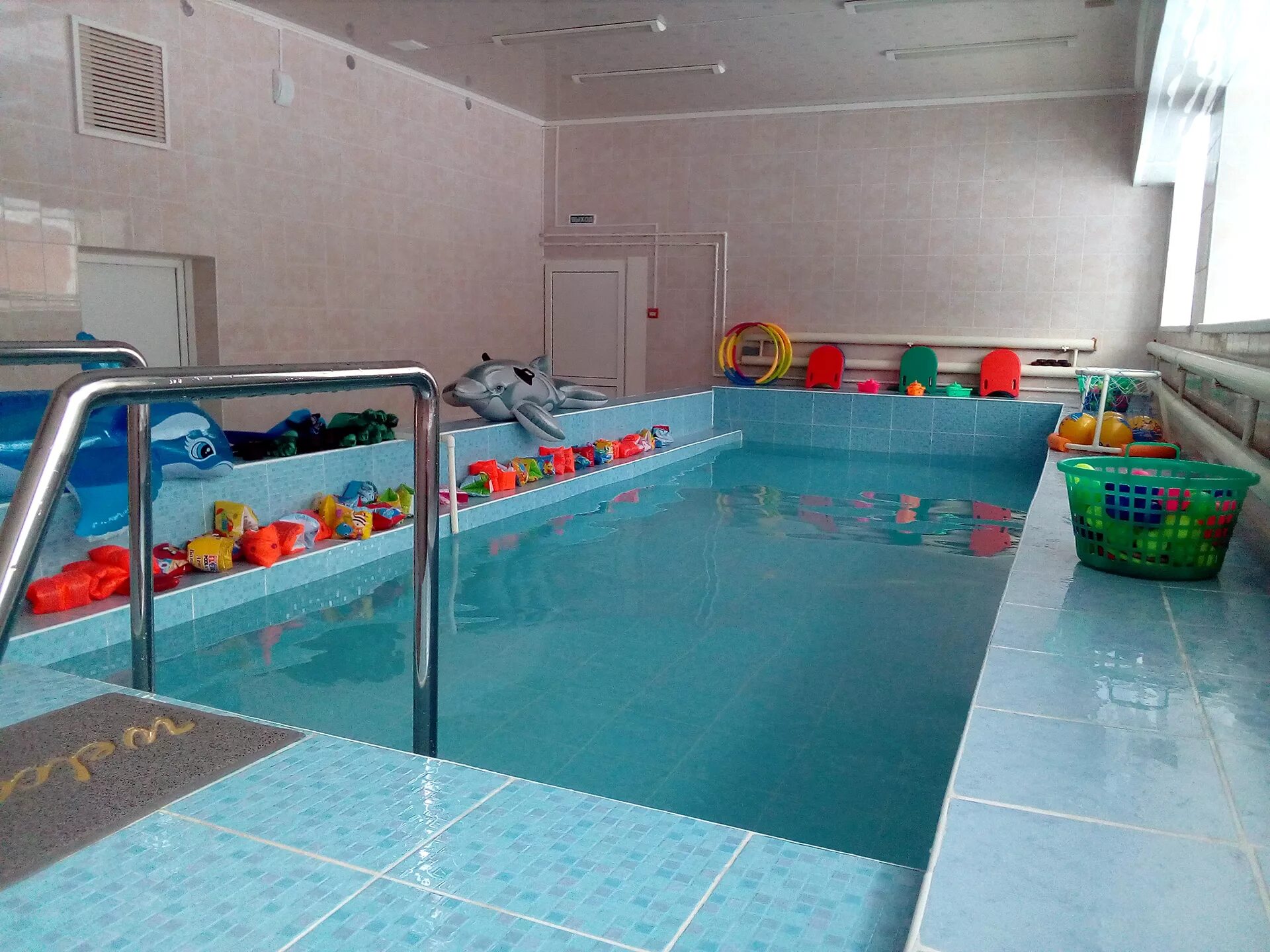 детский бассейн оренбург. украшение бассейна в детском саду. детский лагерь зарница оренбург дубки. центр бокса оренбург бассейн. бассейн гелиос оренбург.