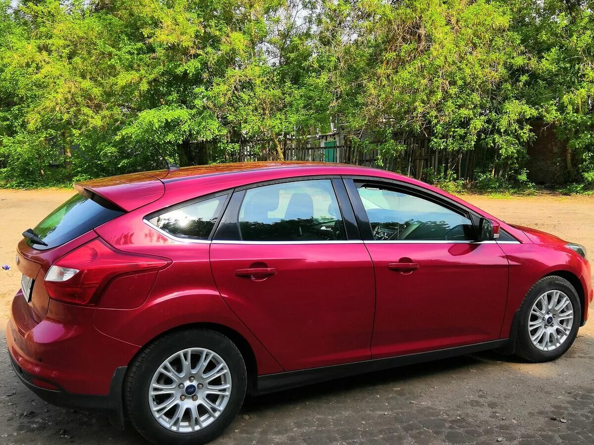 Форд фокус хэтчбек в москве. Форд фокус 3 красный. Ford focus hatchback. Форд фокус 3 красный. Машина форд фокус красная.