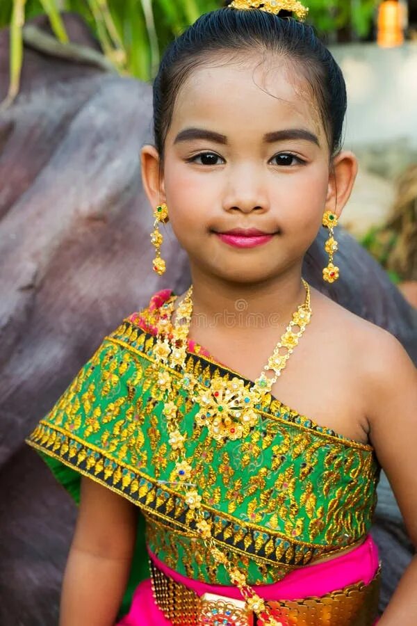 Юные тайцы. Тайская девочка 6 лет. Маленькая тайская девочка. Маленькие девочки из Тайланда. Тайская девочки 12.