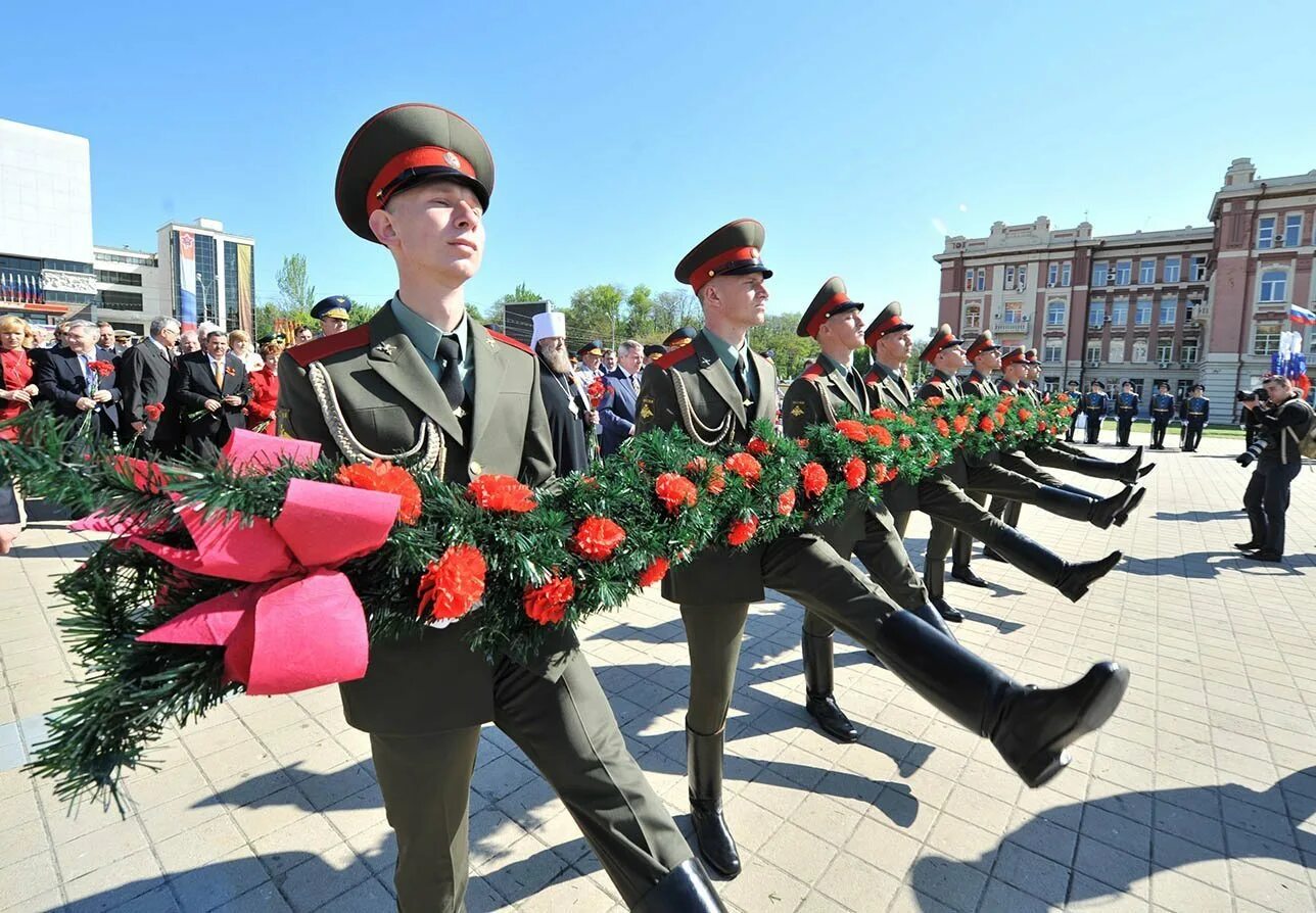 Кто празднует день защитника отечества. Защитники Отечества. С днем Отечества. С днем защитника Родины. С днём защитника Отечества 23 февраля.