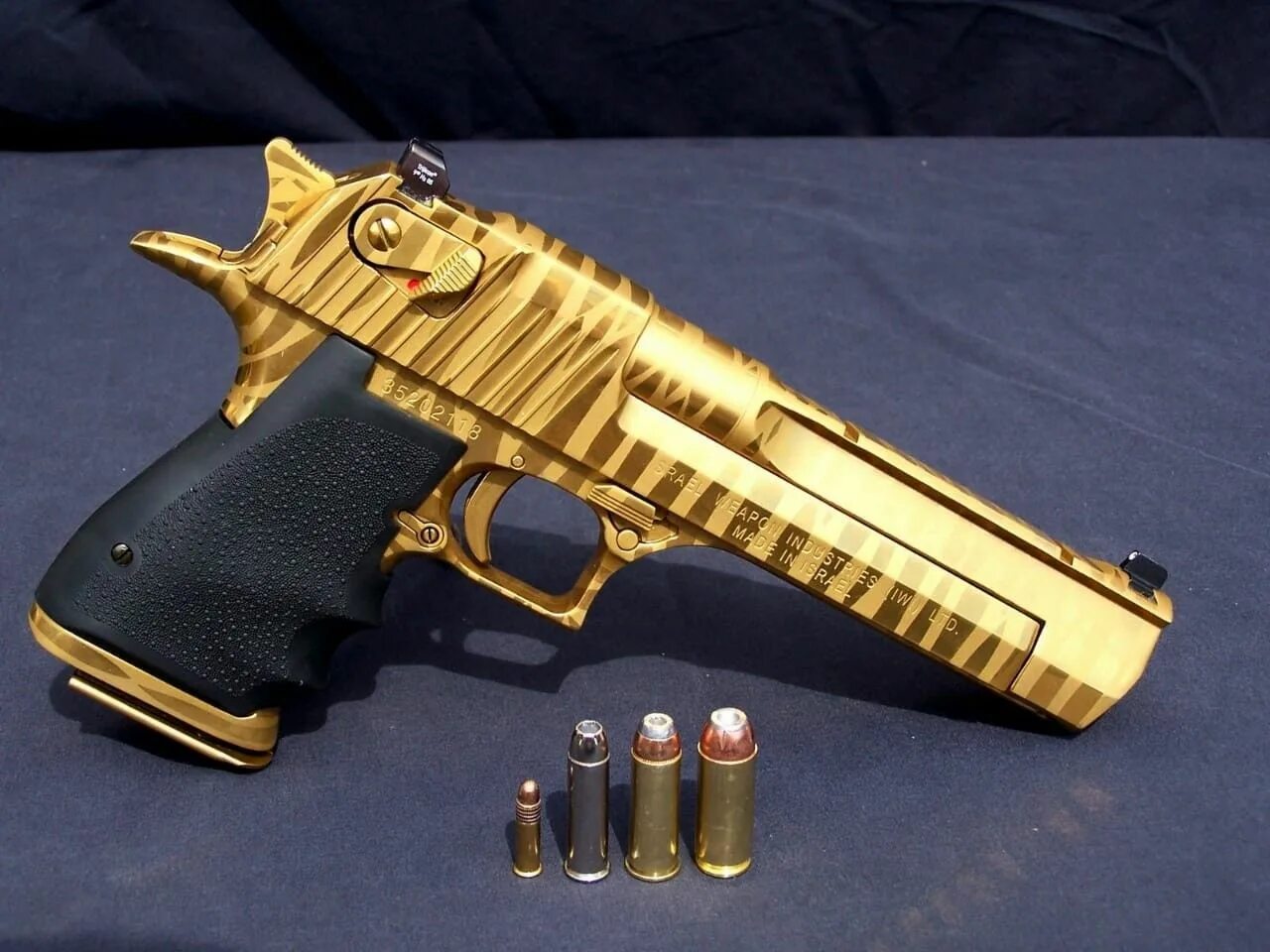 Голд дигл. Desert Eagle Mark XIX 50ae. Desert Eagle 50 BMG. Золотой Дезерт игл .50.