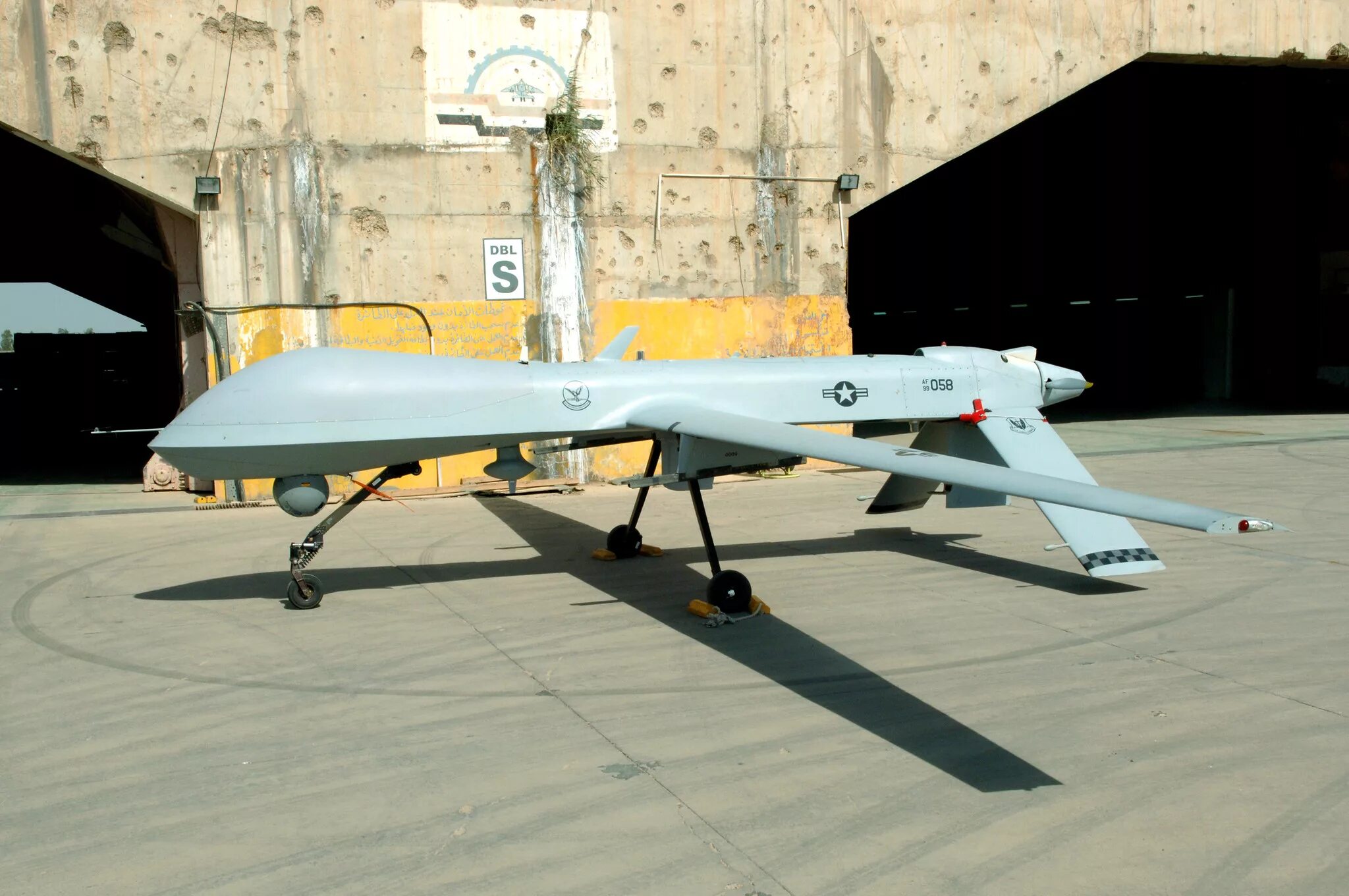 Бпла predator mq-9. General atomics mq-1 predator. Бпла херон. Предатор беспилотник хеллфайр. Mq-1b predator.