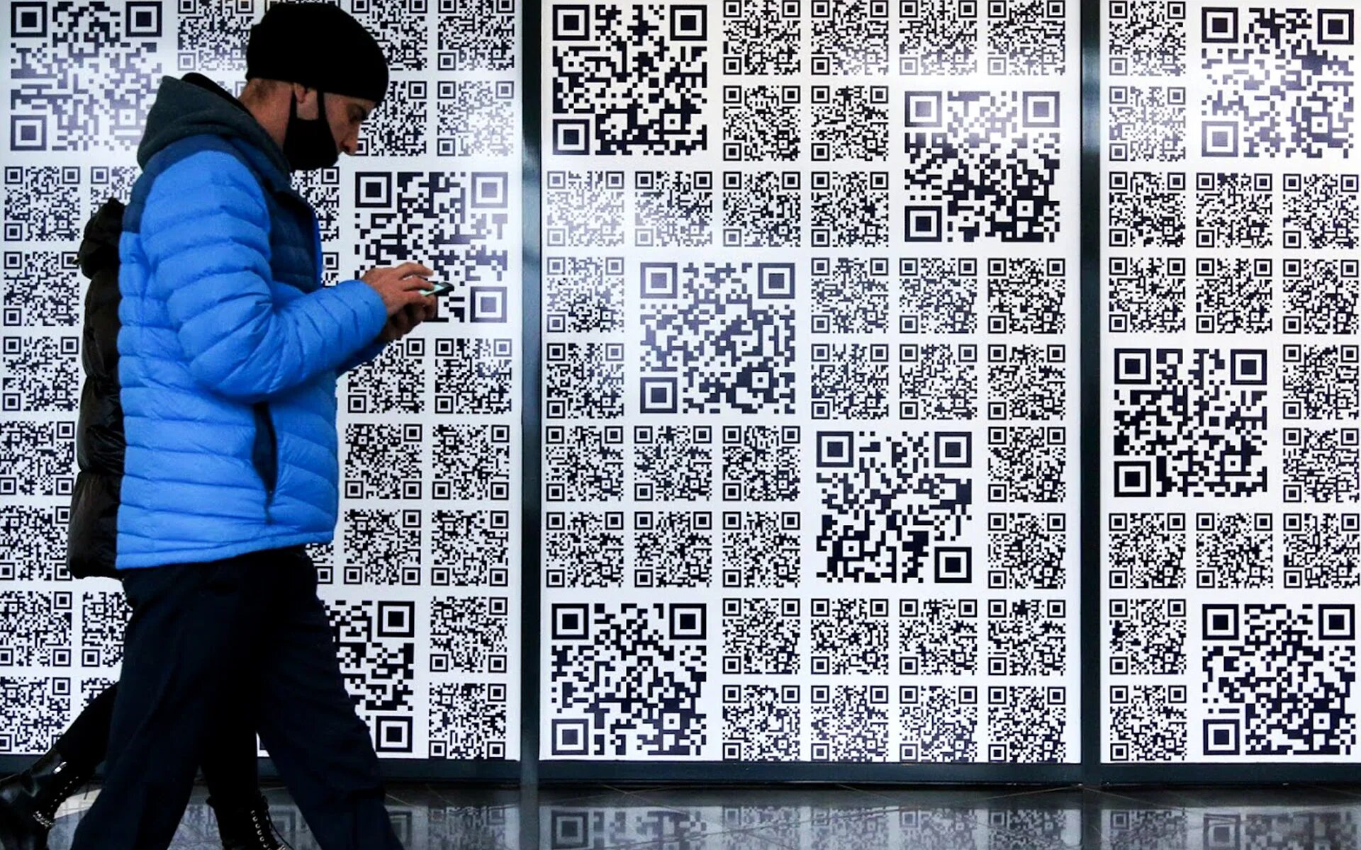 Отмена qr кода. QR коды Татарстан. Перечеркнутый QR код. QR коды в газетах. Необычные QR коды в России.