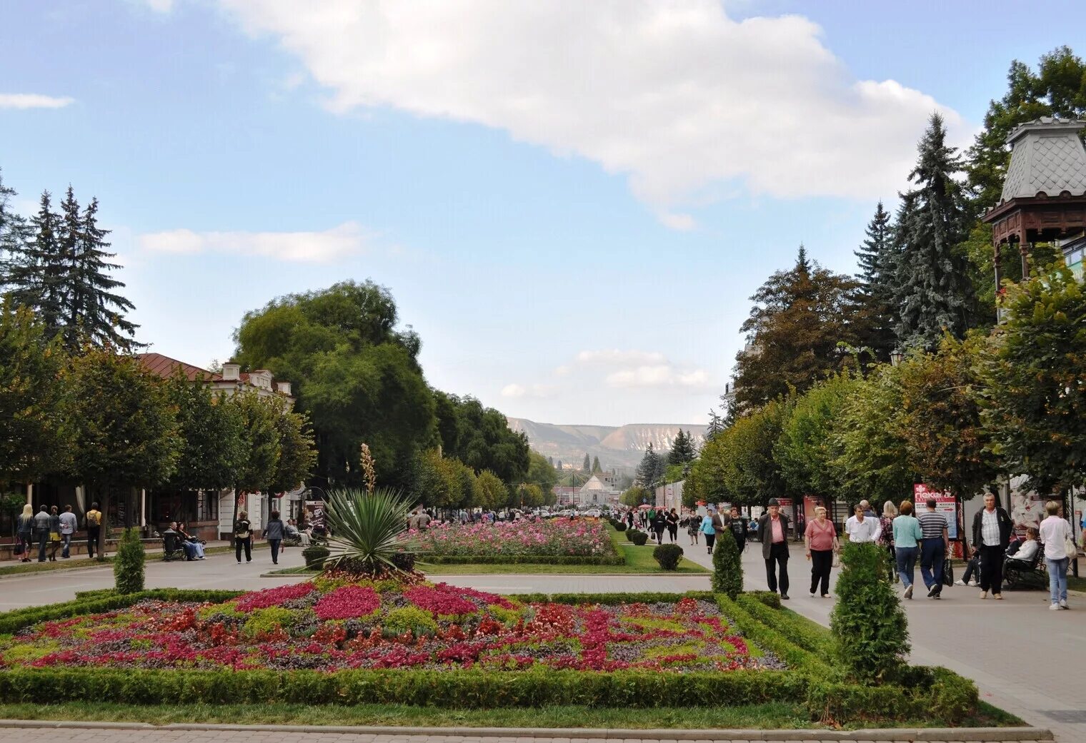 Курортный бульвар Кисловодск. Кисловодск центр города Курортный бульвар. Курортный бульвар Кисловодска Кисловодск. Достопримечательности на курортном бульваре в Кисловодске.