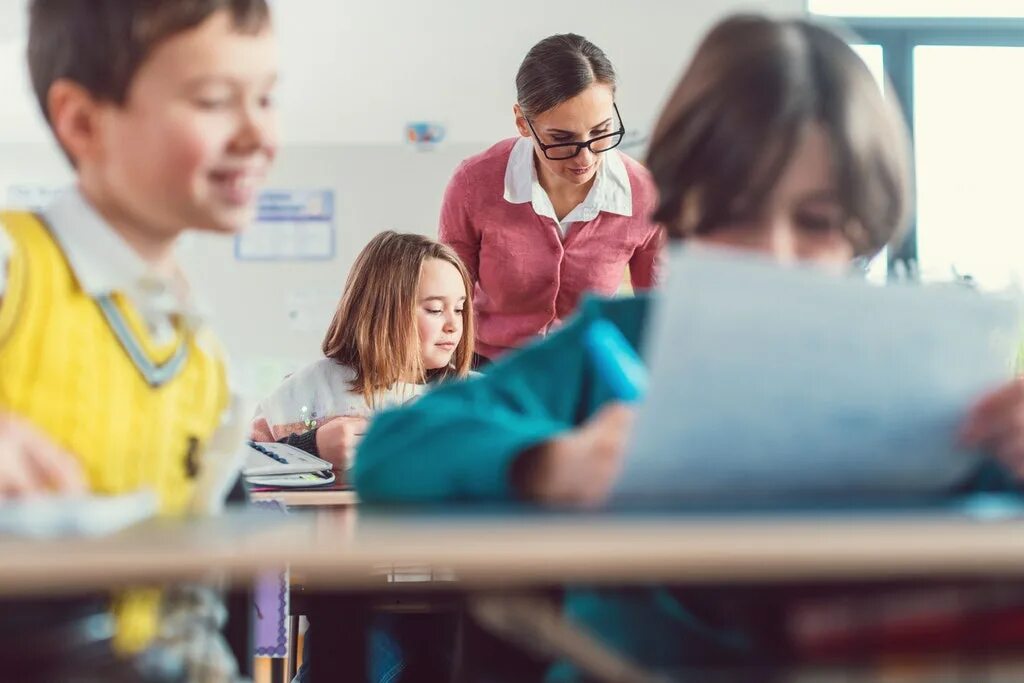 Учитель проверяет. Teacher checking students' Tests. Pupil. Teacher checking hw.