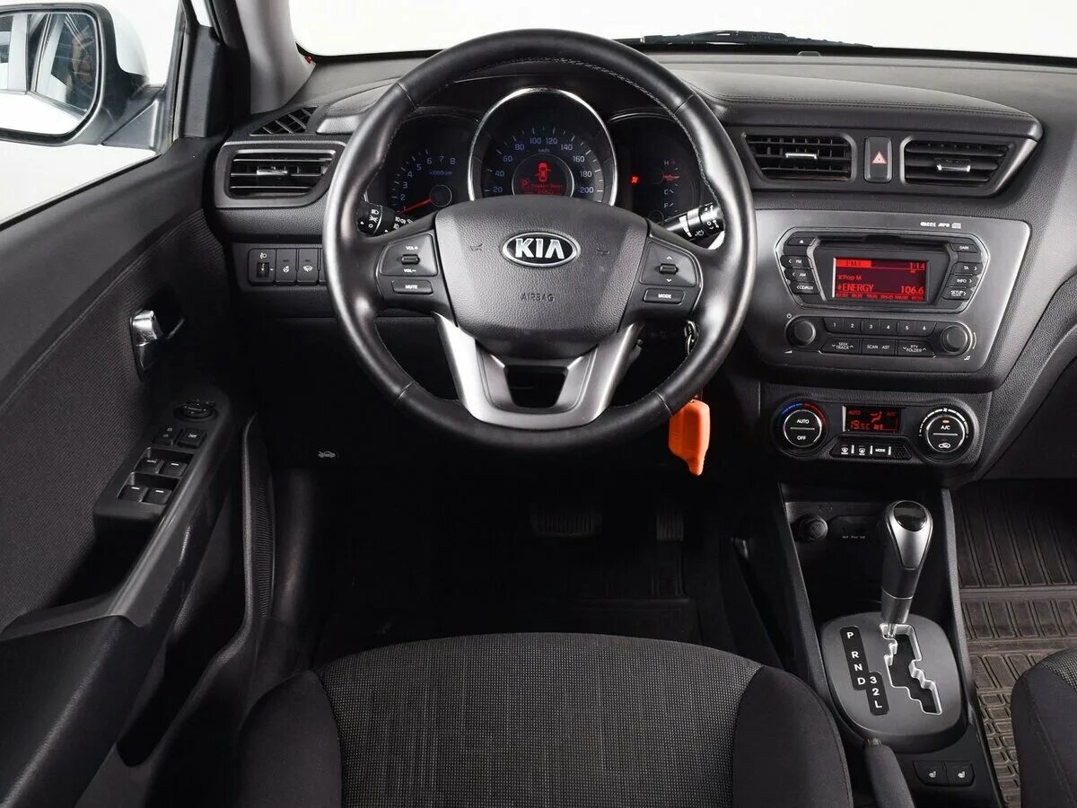 хендай солярис 2013 полная комплектация. Hyundai solaris comfort 1. кия сид 2013 года. киа рио комфорт 1. Hyundai solaris 2012 максимальная комплектация.