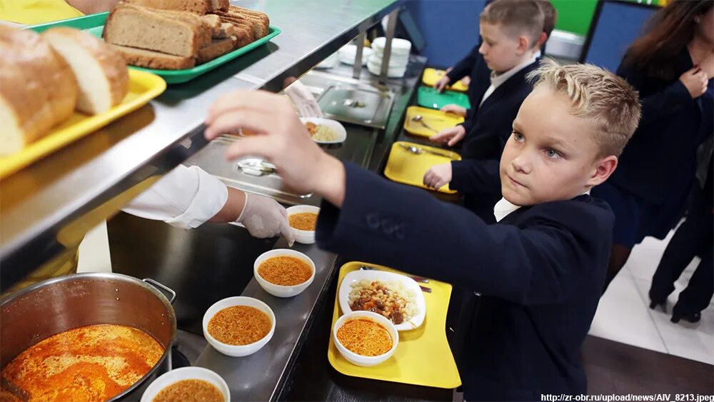 Тоже обед. Питание школьников. Еда в столовой в школе. Школьная еда в России. Горячие питание.