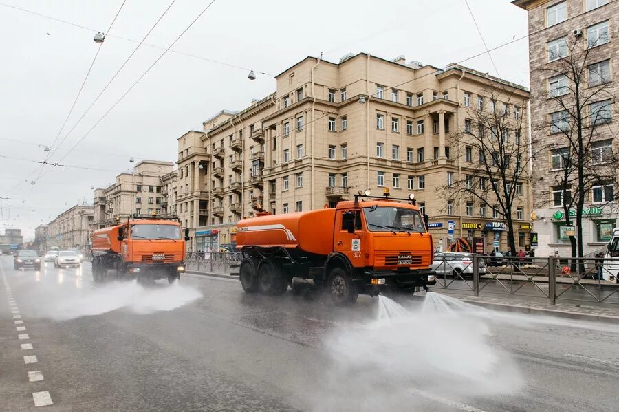 Мытье дорог. Поливомоечные машины. Поливалка машина. Поливальные машины для дорог. Поливальные машины в Москве.