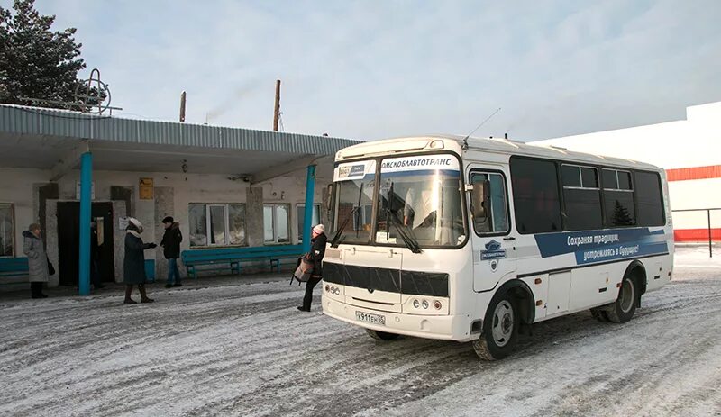 Автовокзал Муромцево Омская область. Муромцевский вокзал Муромцево Омск. Автовокзал Омская область автовокзал Муромцево. ПАЗ 32053 Омскоблавтотранс.