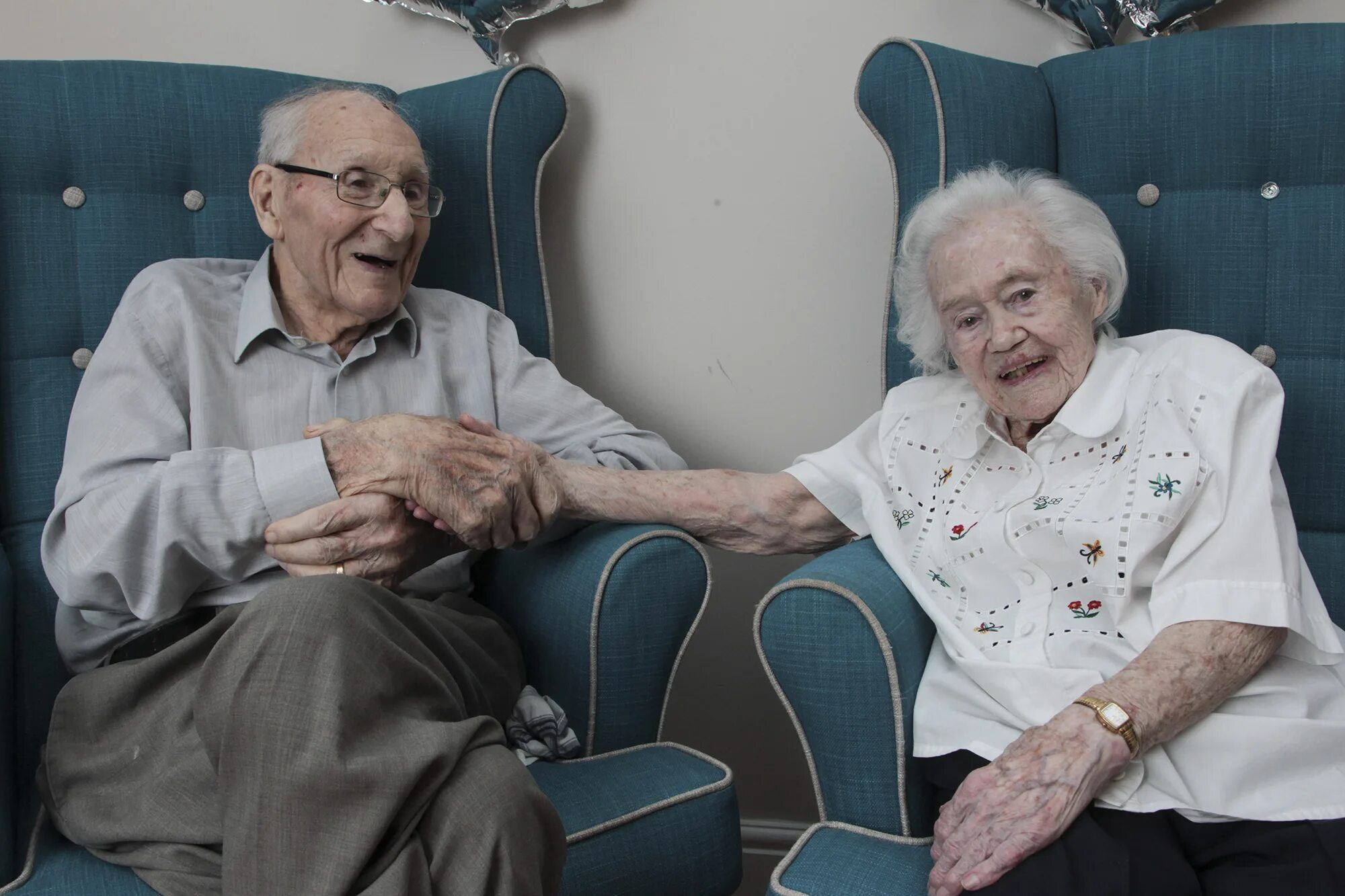 Мужчин старше 80 лет. Долгожители 100 лет. Самая пожилая пара в мире. Пары долгожители. Старик 80 лет.