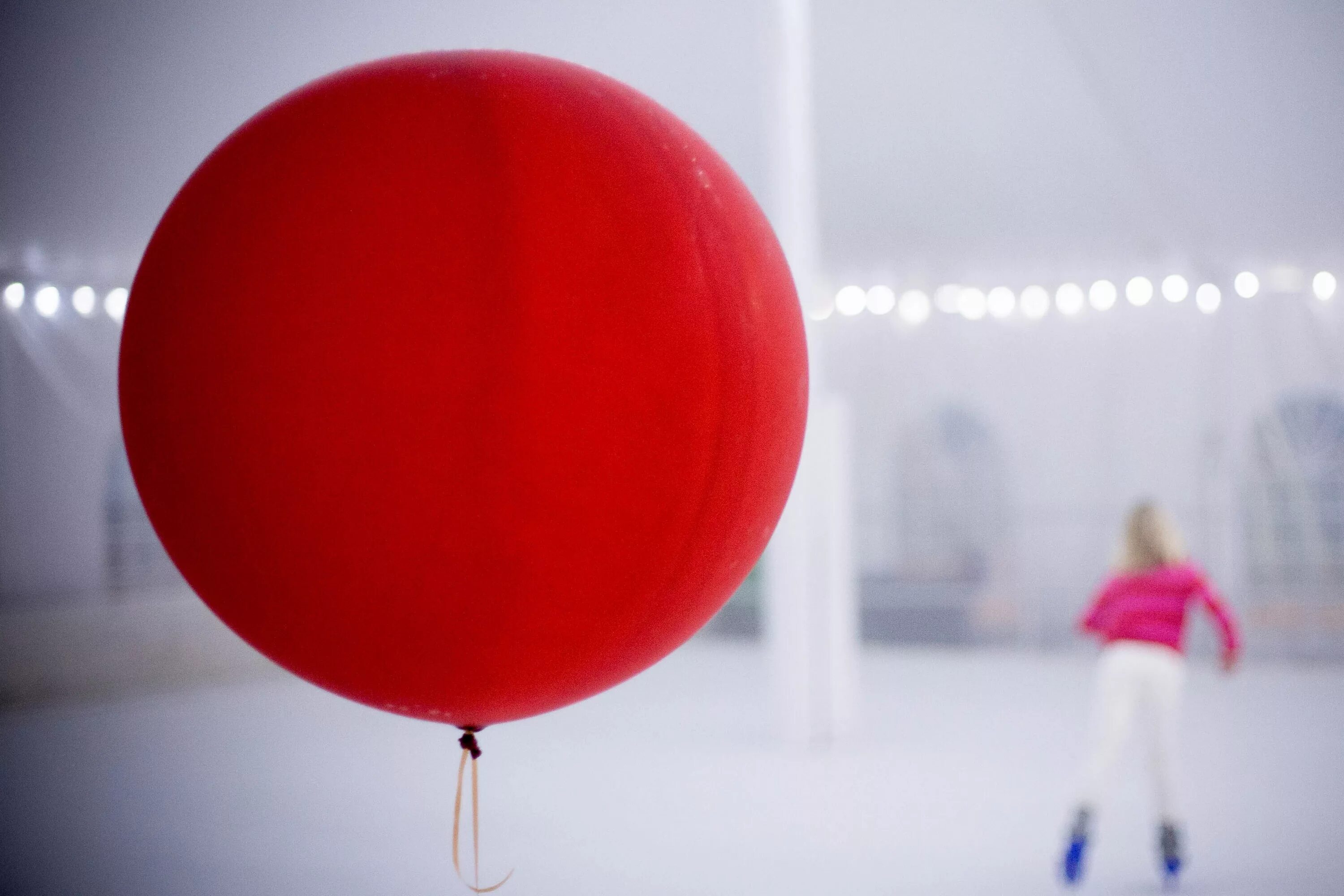Включи большие шары. Воздушный шарик. Красный воздушный шар. Красный большой воздушный шар. Красный круглый шар.