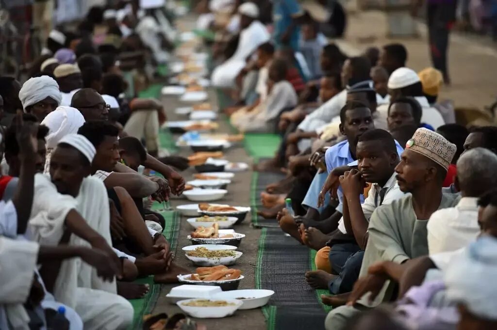 Ифтар в Африке. Современный Судан. Фрукты Судана. Голод в рамадан