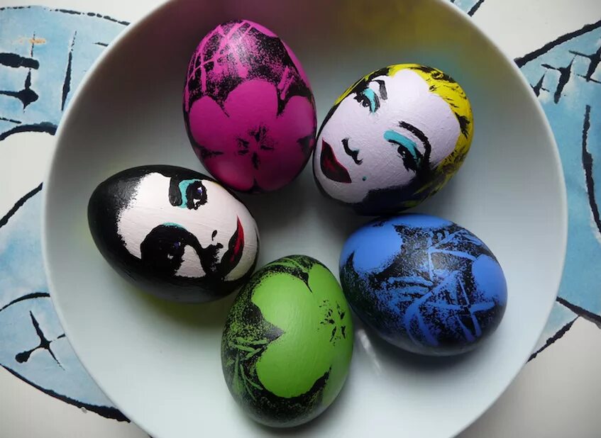 Разрисовать пасхальное яйцо. Как раскрасить яйцо. Разрисованные яйца на пасху. Роспись яиц к пасхе. Украсить яйца к пасхе.