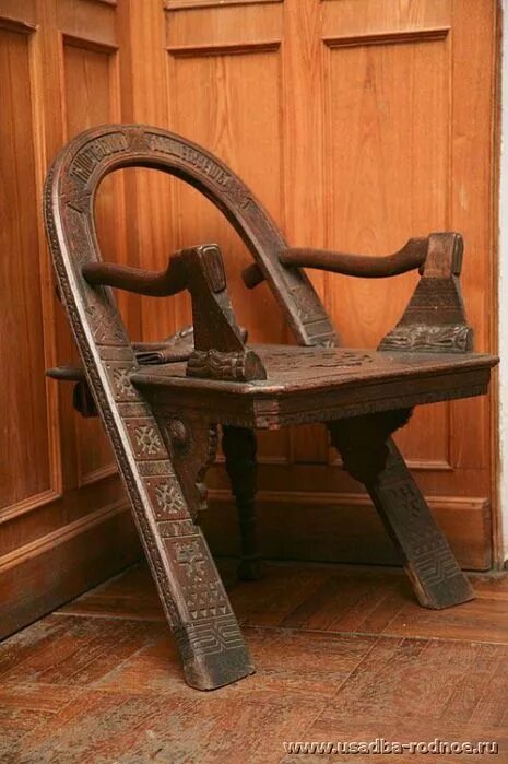 Неорусский стиль мебель абрамцево. Russian chair. Древнерусская мебель. Старинные кресла из дерева. Кресло с топорами.