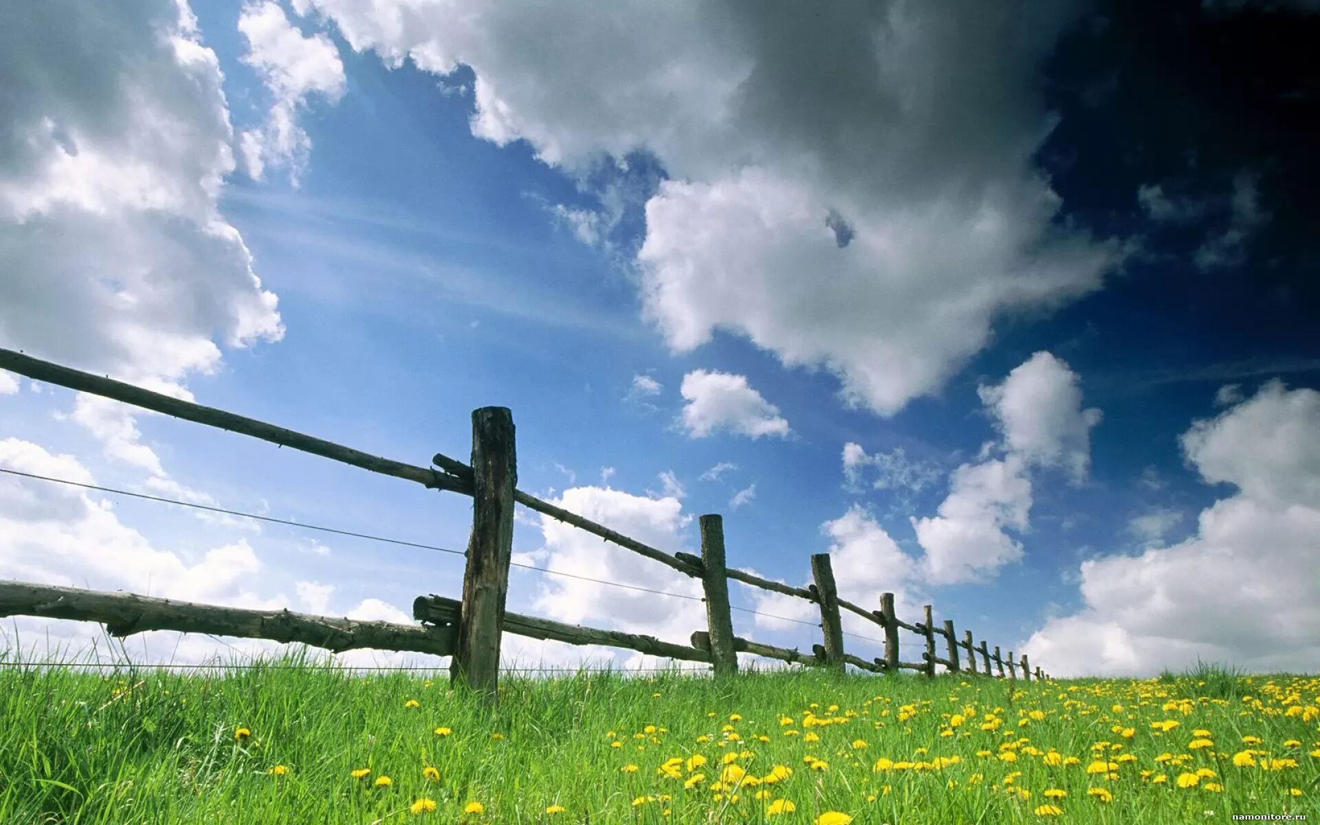 Was the best in spring. Забор в поле. Забор на природе. Обои лето в деревне. Обои на рабочий стол Весна в деревне.