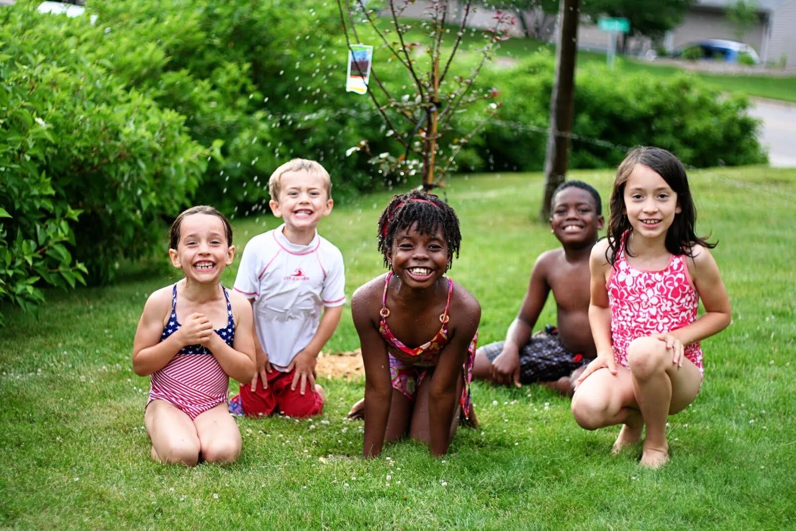 Children's nudism. Натуристские семьи. Семейный натуризм на даче. Семейный натуризм в Чехии.