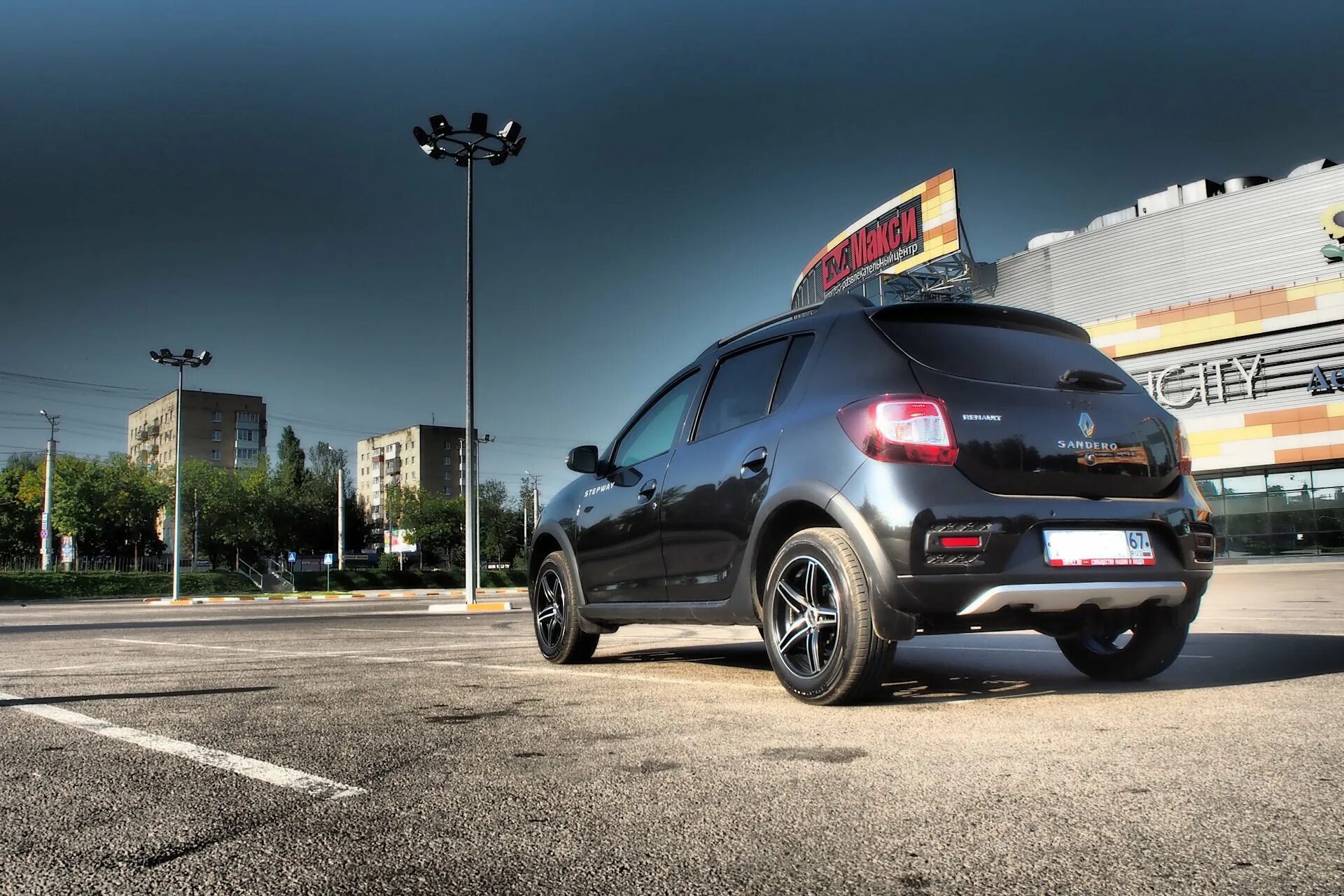 Renault sandero stepway диски. Renault Sandero r17. Рено Сандеро степвей на 17 колесах. Renault Sandero r16. Диски на Рено Сандеро степвей 2.