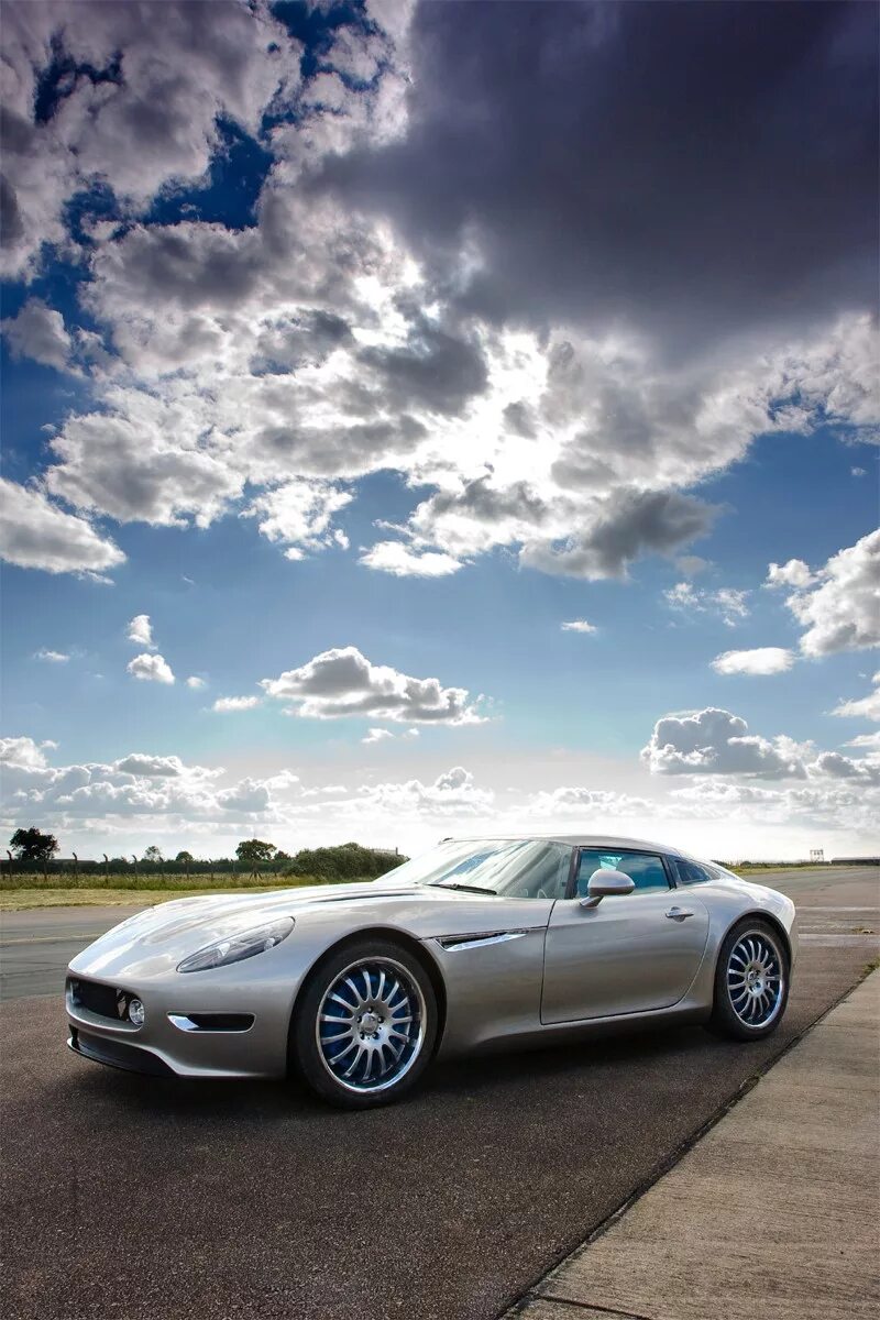 Lightning car. Lcc lightning gt. lightning машина. lightning в автомобиль. серая спортивная машина.