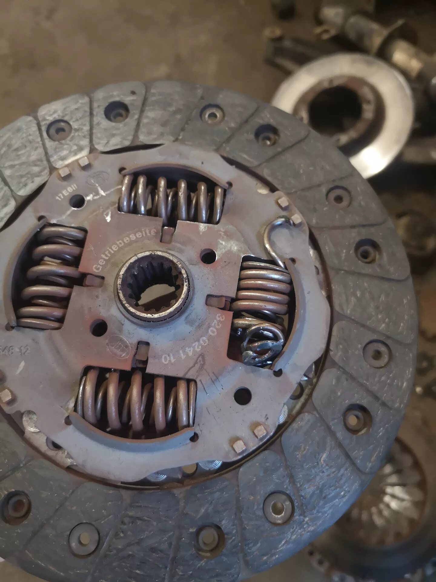 Ведомый диск сцепления демпферные пружины. Диск сцепления демпферные пружины. Демпферная пружина от сцепления daewoo nexia n100. Демпфер демпфер сцепления зоти т600. Демпферные пружины диска сцепления.