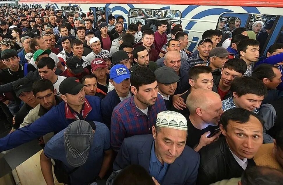 Таджики в метро