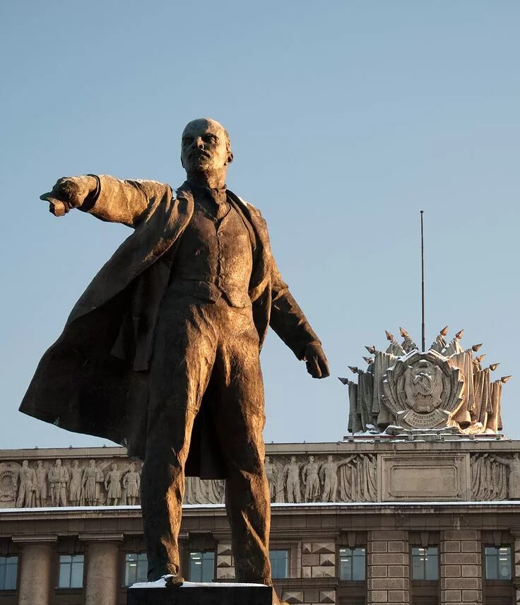 В каком городе стоит ленин. Скульптура ленина.