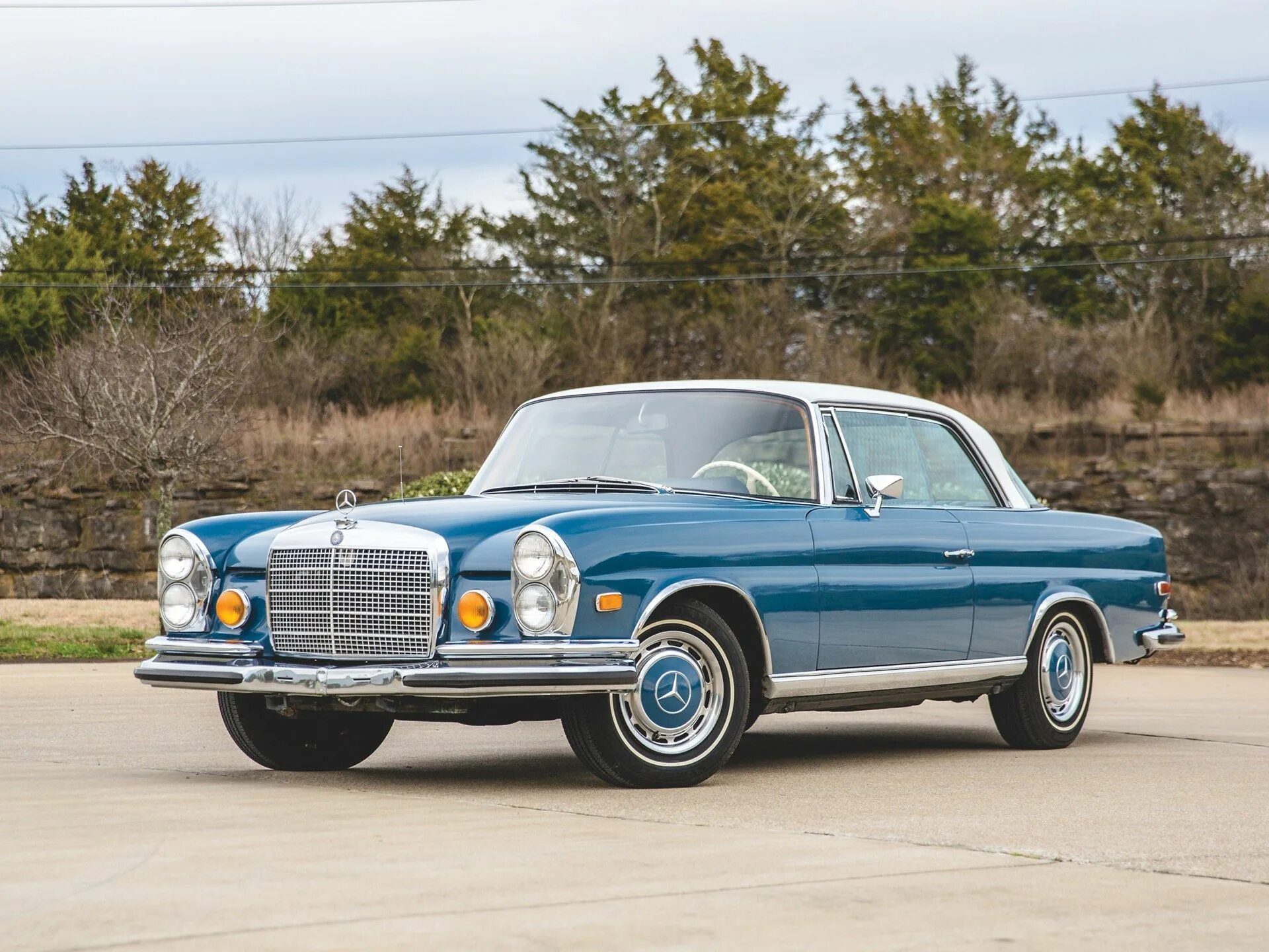 Mercedes 280se vertical. 1971 mercedes-benz 250c coupe (w114). Mercedes w115 седан. Mercedes benz 1971. Мерседес бенц 300 sel 1971.