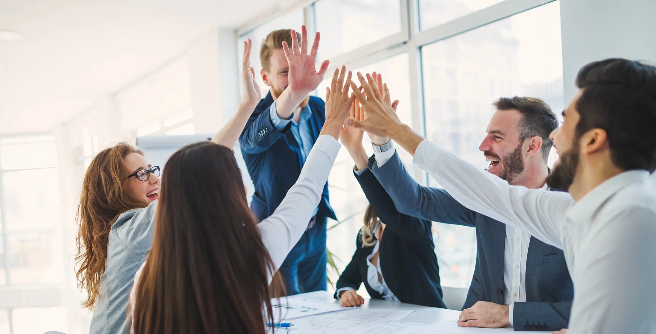 рабочее совещание. тренинги для сотрудников. трудовой коллектив. тренинги для сотрудников. семинар тренинг.