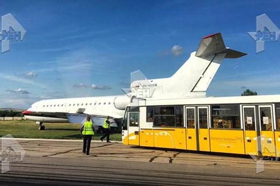 Самолет ютэйр. Atr 72 utair салон. Самолет нижний сургут. Екатеринбург красноярск самолет. Воронеж сургут авиабилеты.