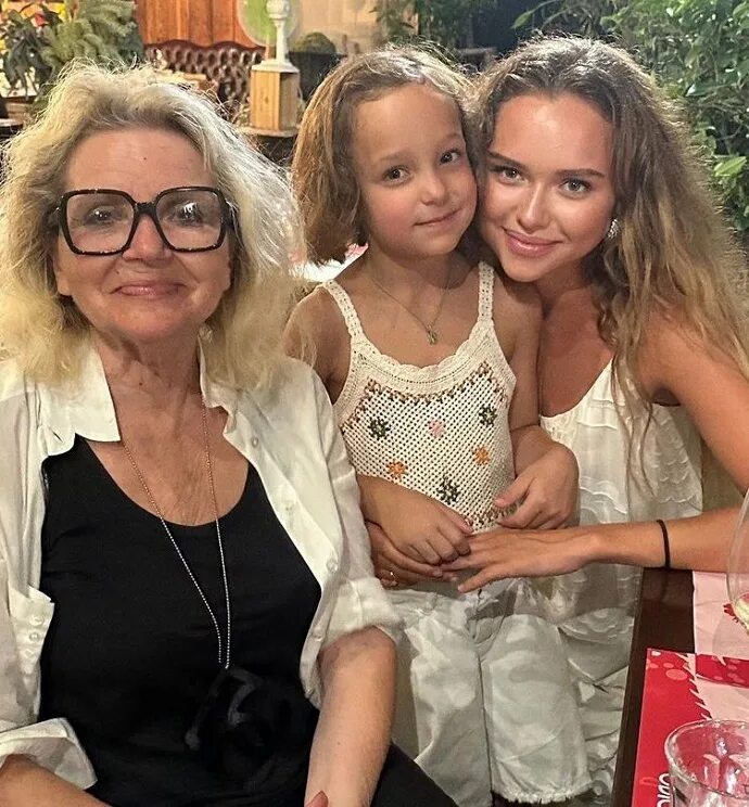 Жена маликова до и после. Жена маликова. 60 летняя супруга дмитрия маликова. старшая дочь елены маликовой. супруга дмитрия маликова.