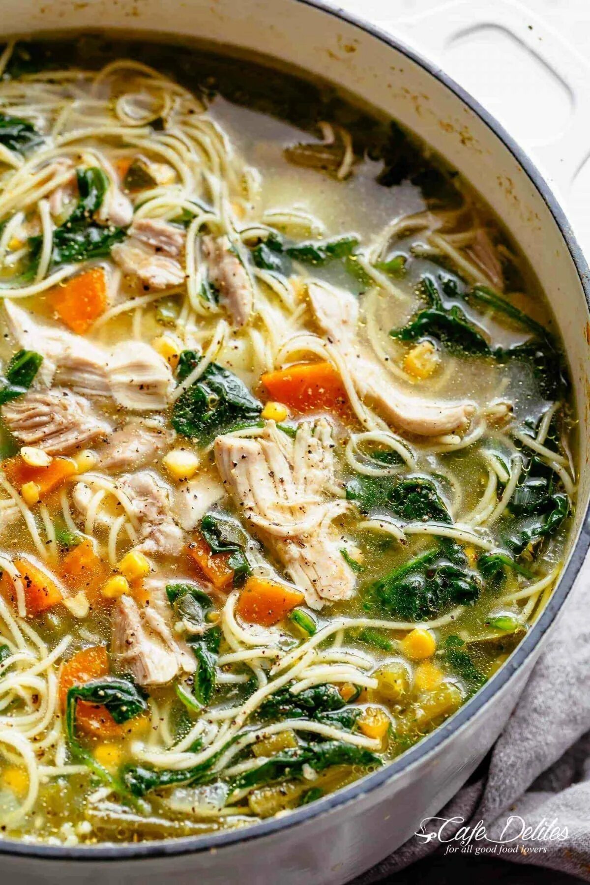 Пошаговый рецепт куриной лапши. Лапшичный суп. Куриный суп с лапшой Chicken Noodle Soup. Суп лапша домашняя. Бульон с лапшой.