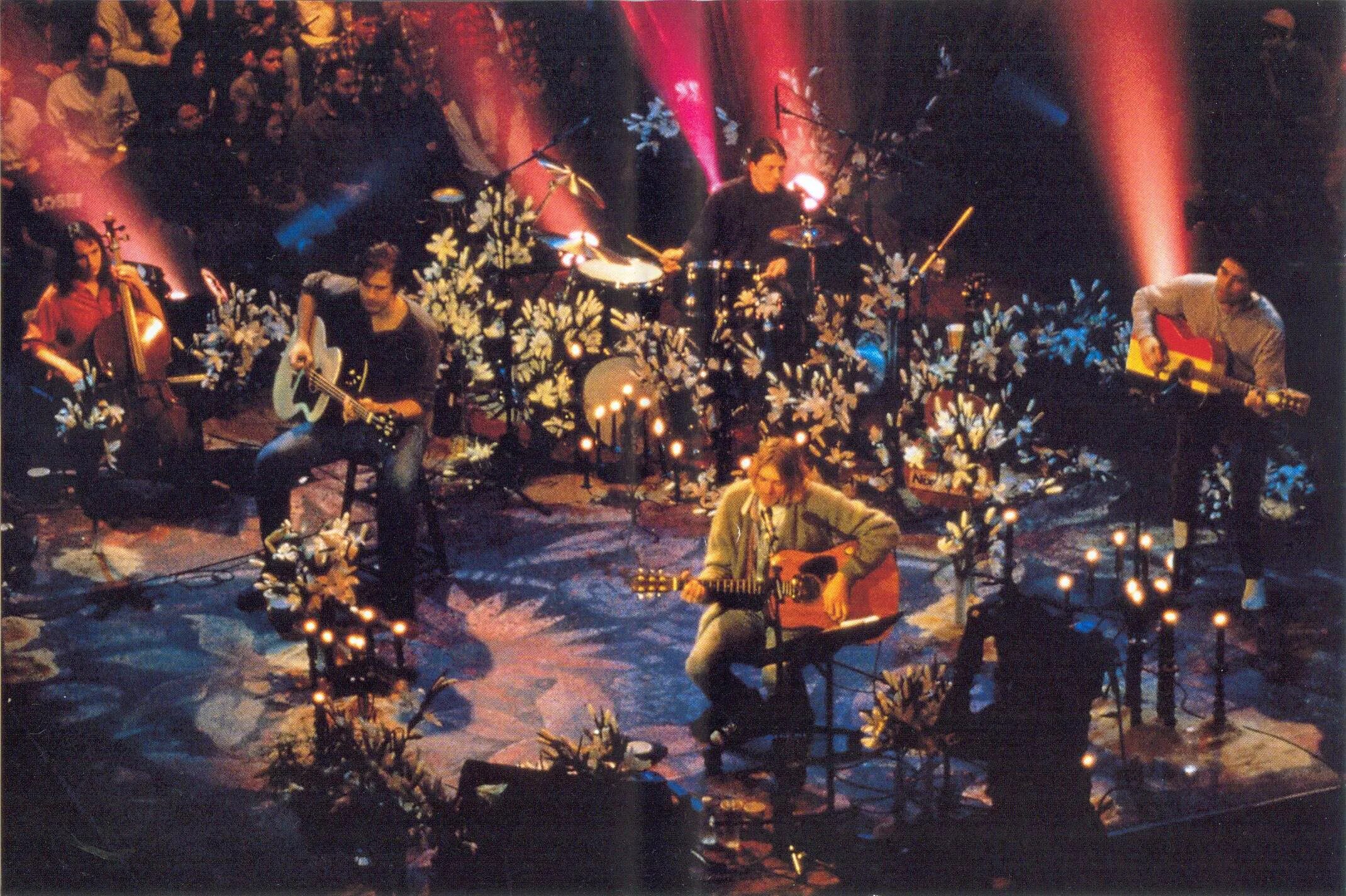 Nirvana unplugged in new. Nirvana MTV Unplugged in New York. Курт Кобейн МТВ анплаггед. Нирвана МТВ 1994. Nirvana MTV Unplugged in New York 1994.