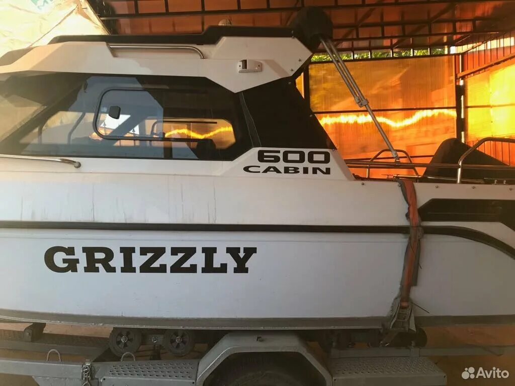 Гризли 600 кабин. Катер Grizzly 600 HT. Grizzly 680 катер. Катер Гризли 600 кабин.