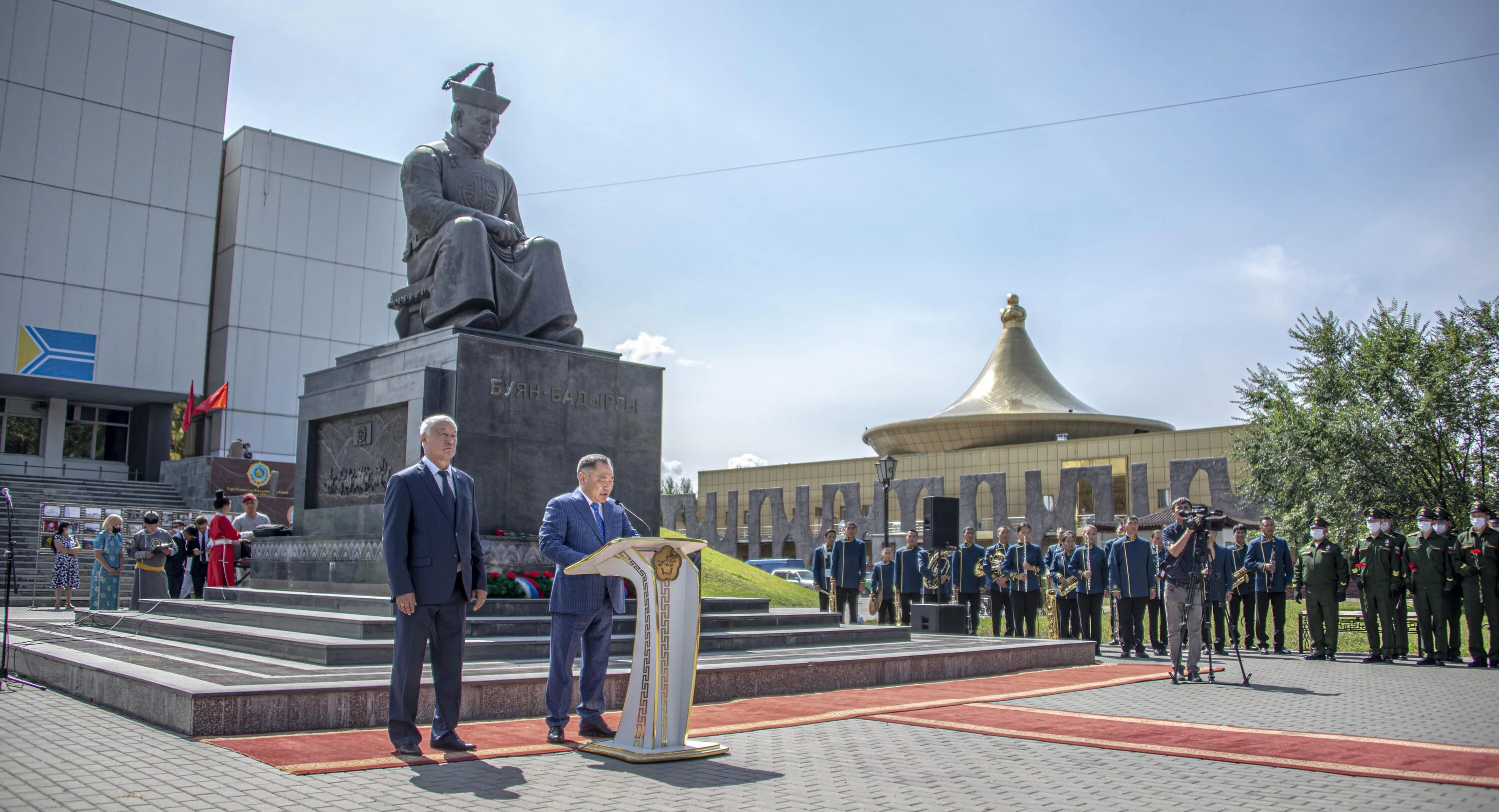 Назовите имя одного из основателей независимой тувы
