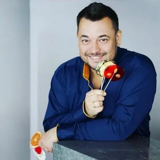 Руки вверх с днем рождения