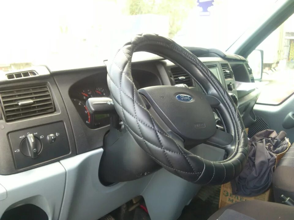 Форд транзит 2022 руль. Руль форд фьюжн. Руль форд транзит 2008. Руль ford transit 5g. Оплетка форд транзит.
