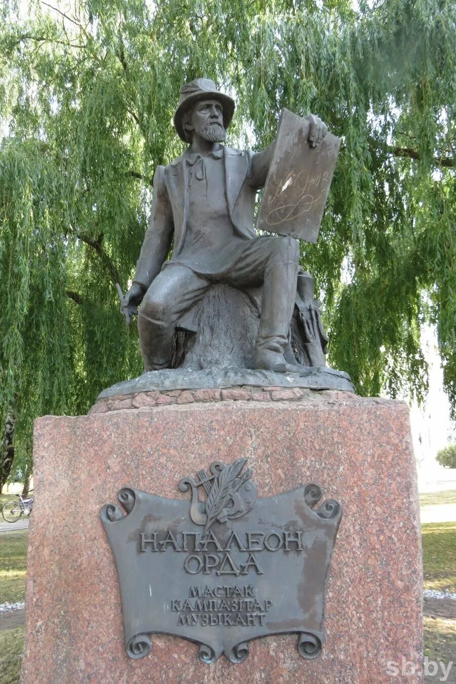 И. Памятник наполеону орде в полоцке. Памятник орде. Памятник наполеону. Памятник орде.