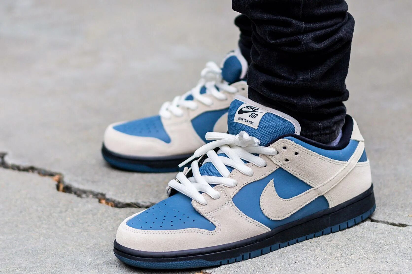 Шнуровка на данки. Типы шнурования шнурков на 6 дырок. Supreme x nike sb dunk low. Метод завязывания шнурков на ботинках. 2018700341 upc 008876551374735 кроссовки nike sb dunk low pro.