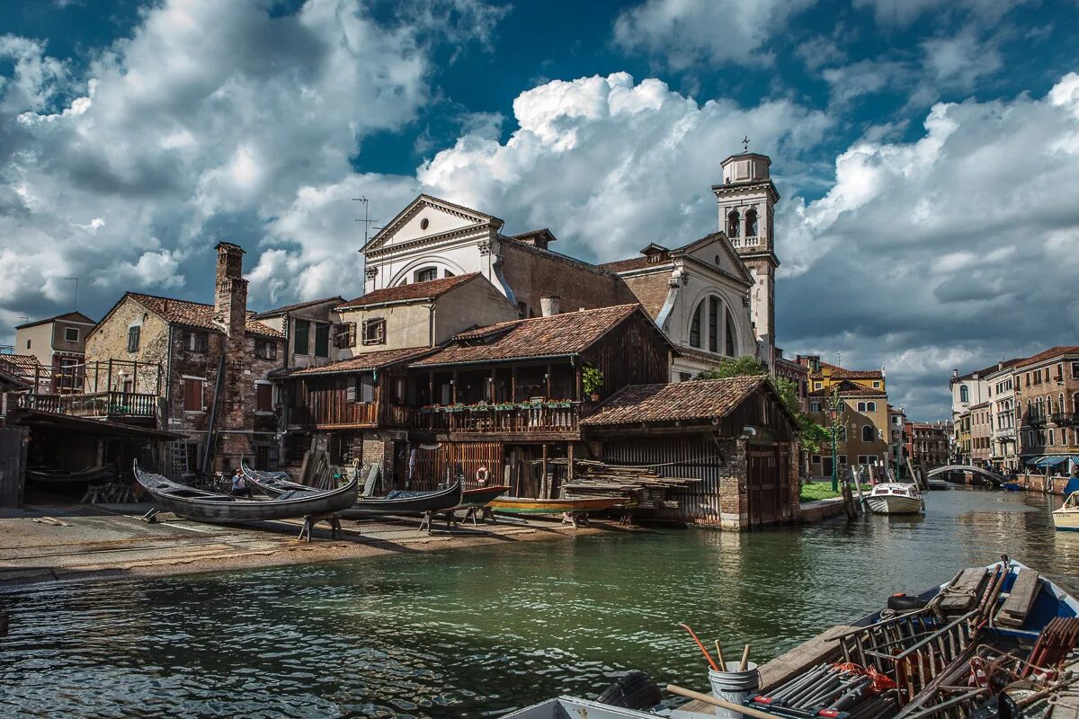 Старый город аренда. Венеция old City. Венеция (коммуна) достопримечательности. Верфи Венеции. Старинный Европейский город.