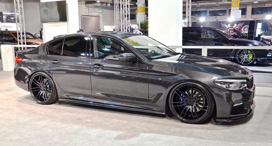 Бмв 5 g30 белая. Bmw g30 обвес m performance. Карбоновый обвес на bmw g 30. Bmw 5 g30 tuning. Bmw m5 g31.